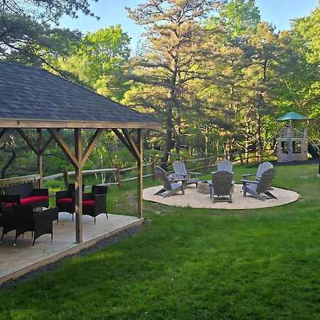 Peaceful Pocono Home With Hot Tub, Gym, & Office Long Pond Ngoại thất bức ảnh