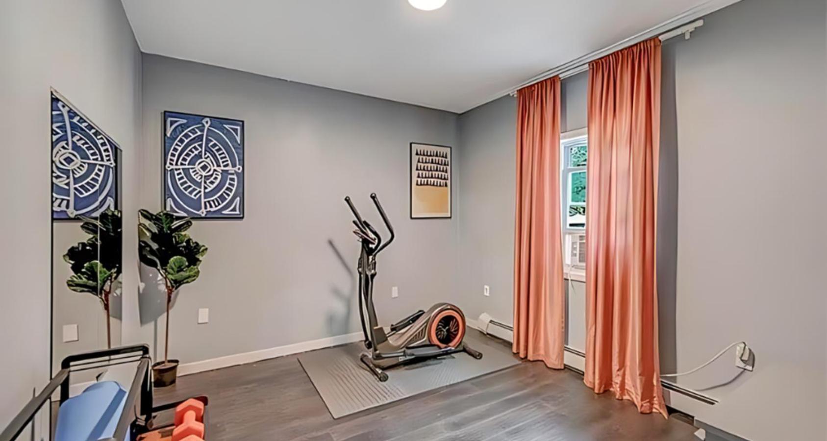 Peaceful Pocono Home With Hot Tub, Gym, & Office Long Pond Ngoại thất bức ảnh