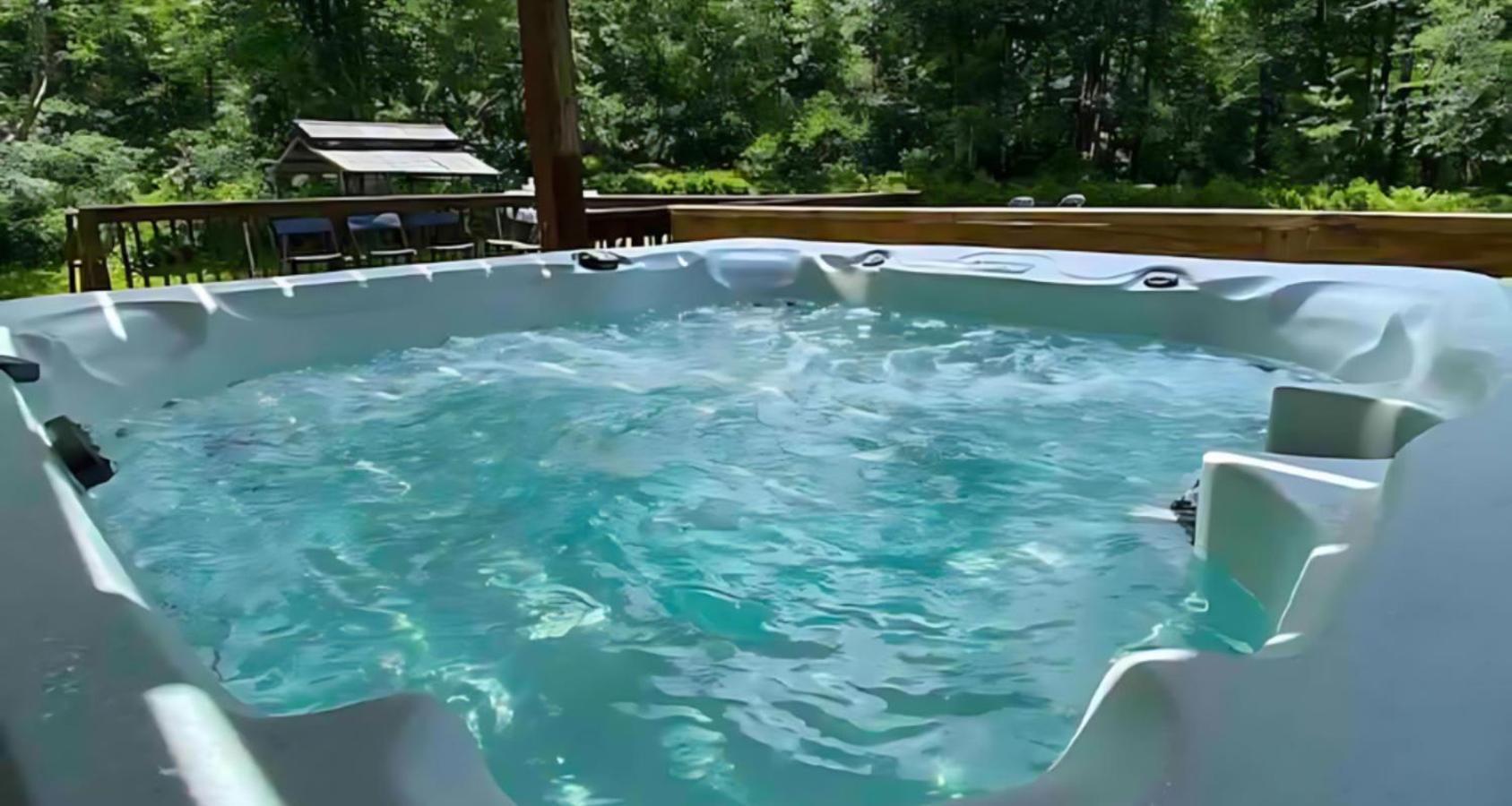 Peaceful Pocono Home With Hot Tub, Gym, & Office Long Pond Ngoại thất bức ảnh