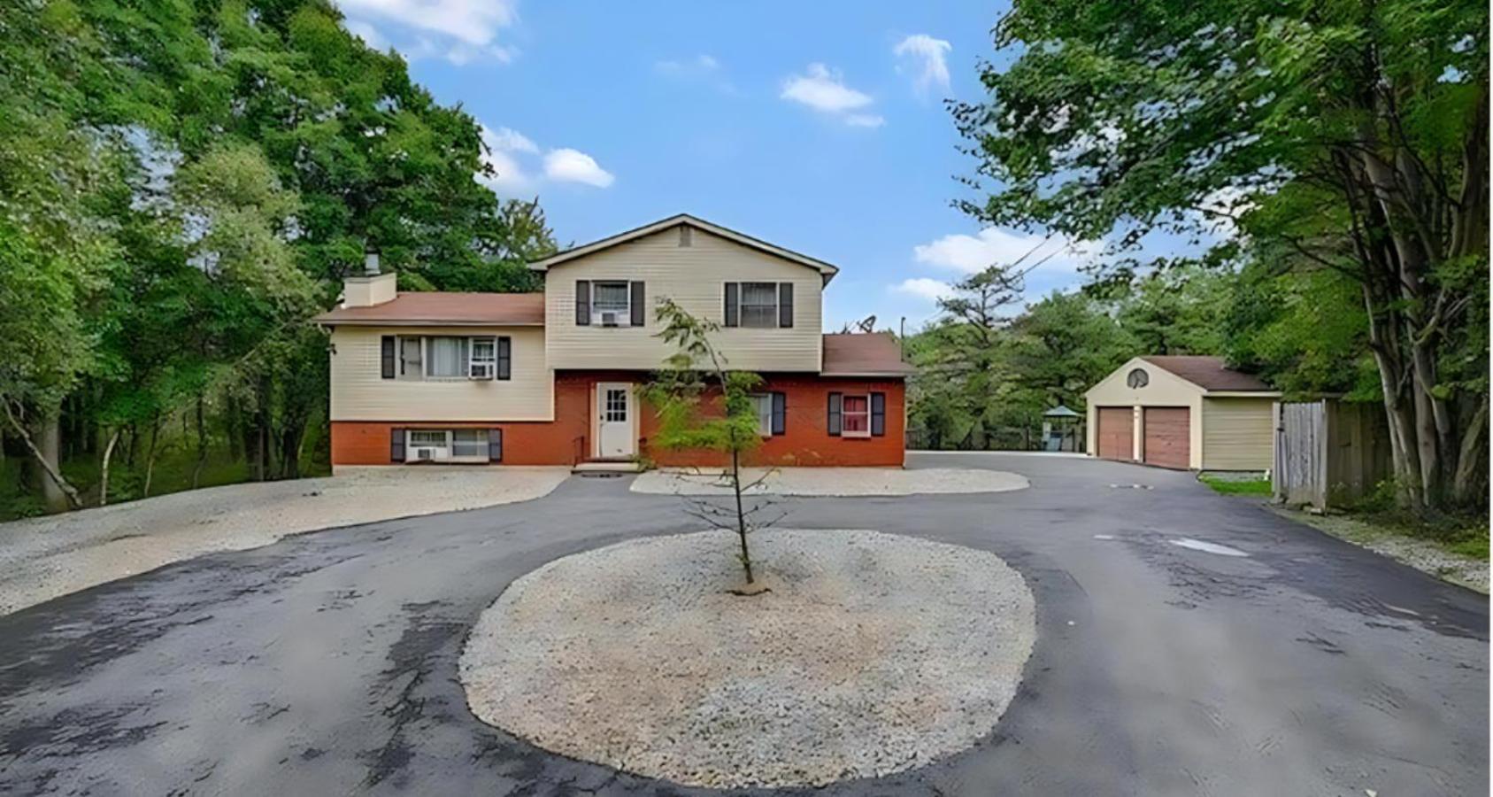 Peaceful Pocono Home With Hot Tub, Gym, & Office Long Pond Ngoại thất bức ảnh