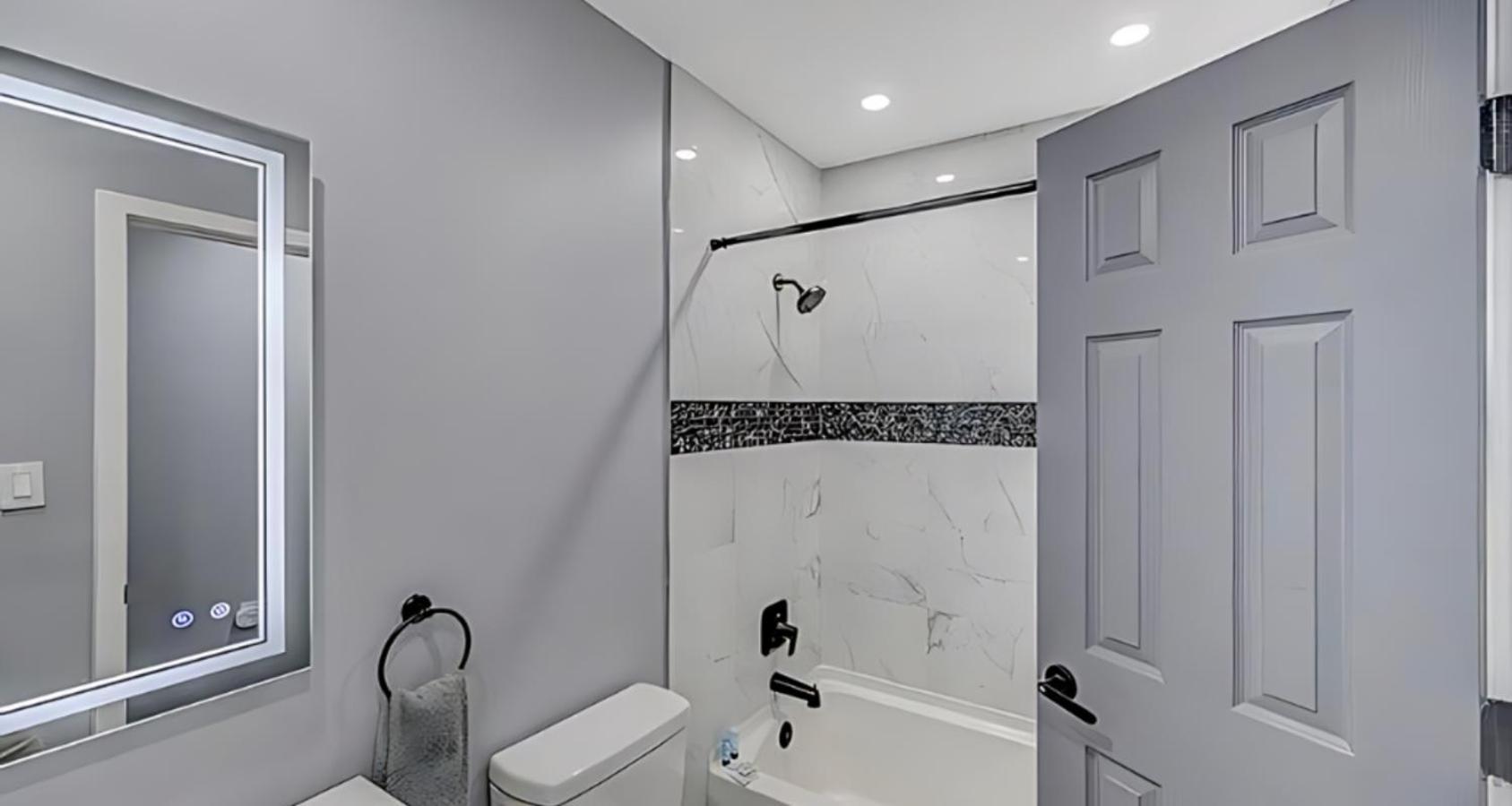 Peaceful Pocono Home With Hot Tub, Gym, & Office Long Pond Ngoại thất bức ảnh