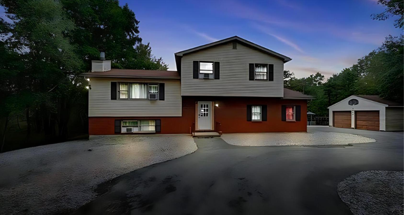Peaceful Pocono Home With Hot Tub, Gym, & Office Long Pond Ngoại thất bức ảnh