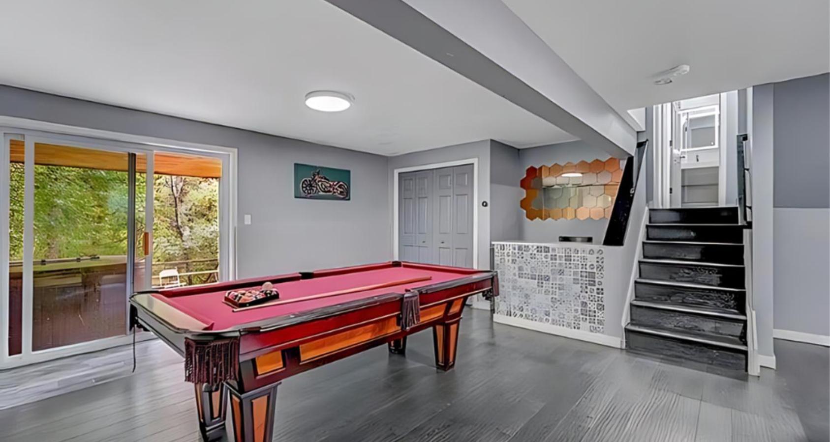 Peaceful Pocono Home With Hot Tub, Gym, & Office Long Pond Ngoại thất bức ảnh