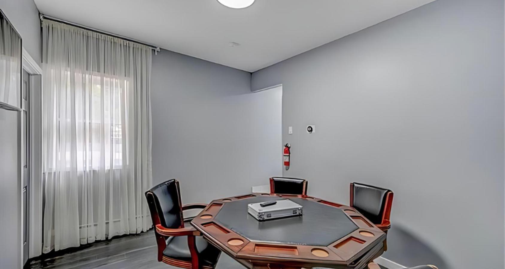 Peaceful Pocono Home With Hot Tub, Gym, & Office Long Pond Ngoại thất bức ảnh