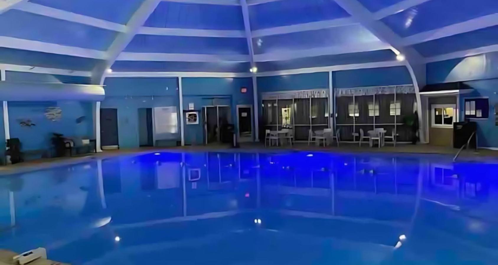 Peaceful Pocono Home With Hot Tub, Gym, & Office Long Pond Ngoại thất bức ảnh