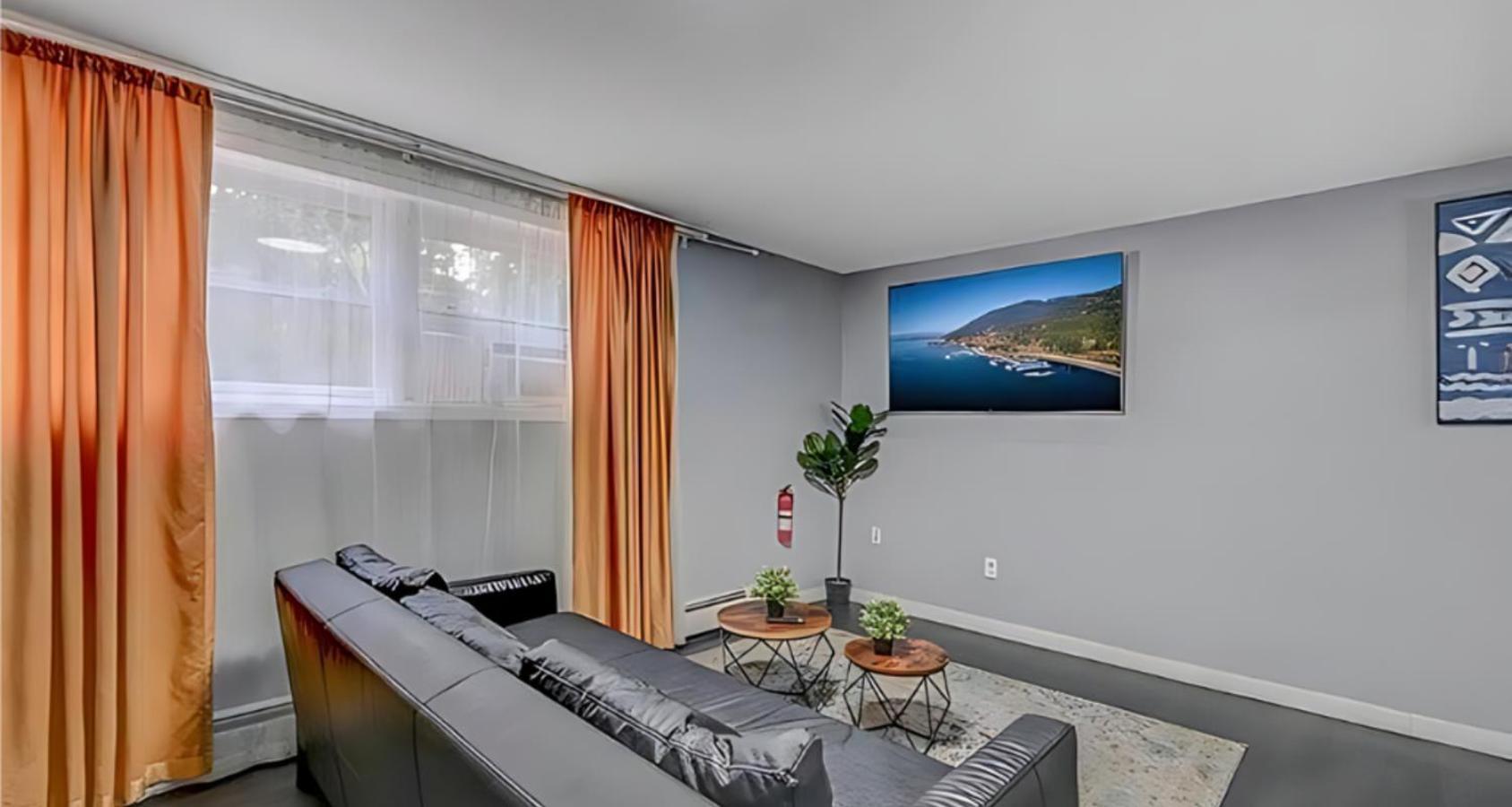 Peaceful Pocono Home With Hot Tub, Gym, & Office Long Pond Ngoại thất bức ảnh