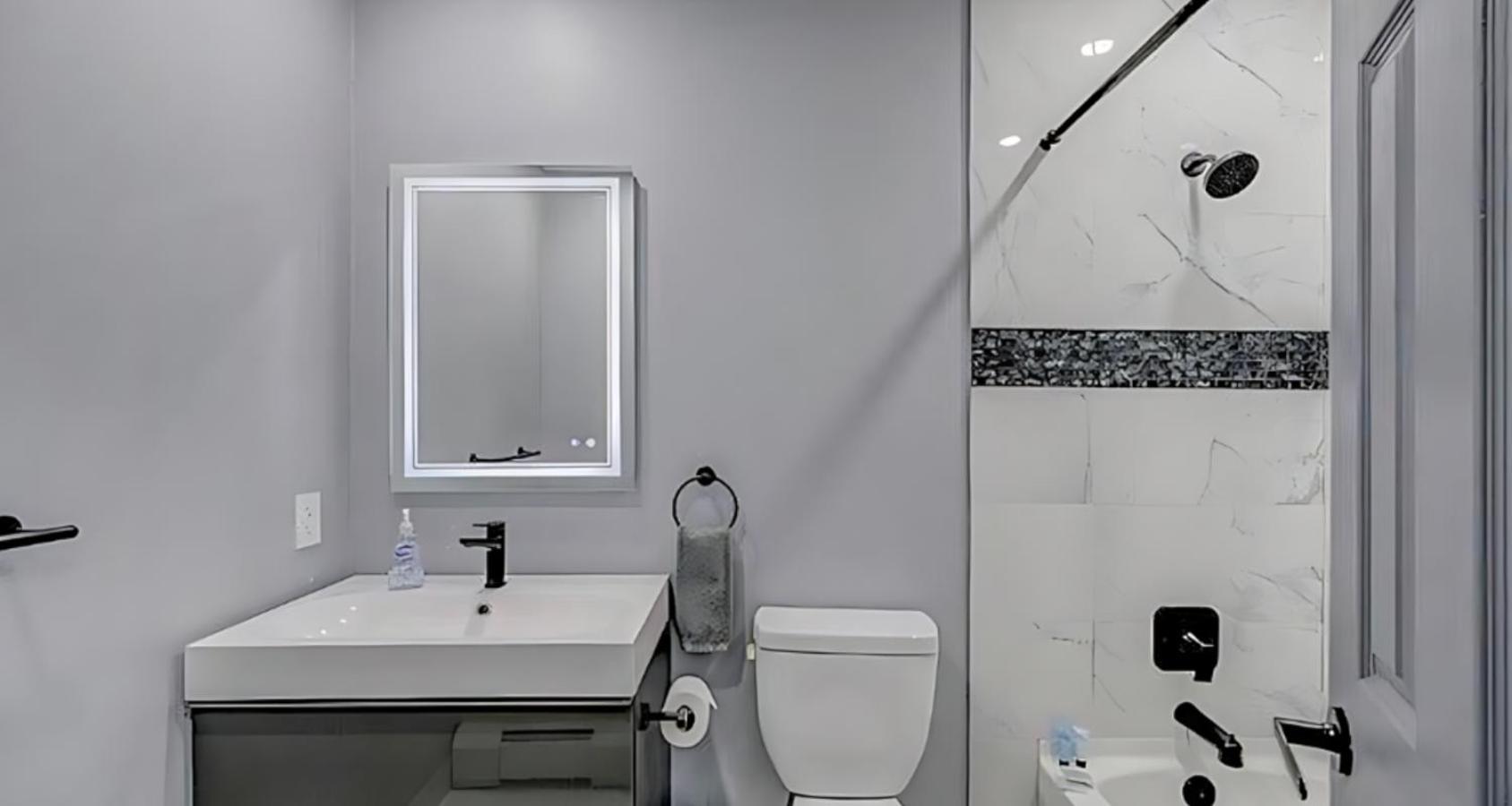 Peaceful Pocono Home With Hot Tub, Gym, & Office Long Pond Ngoại thất bức ảnh