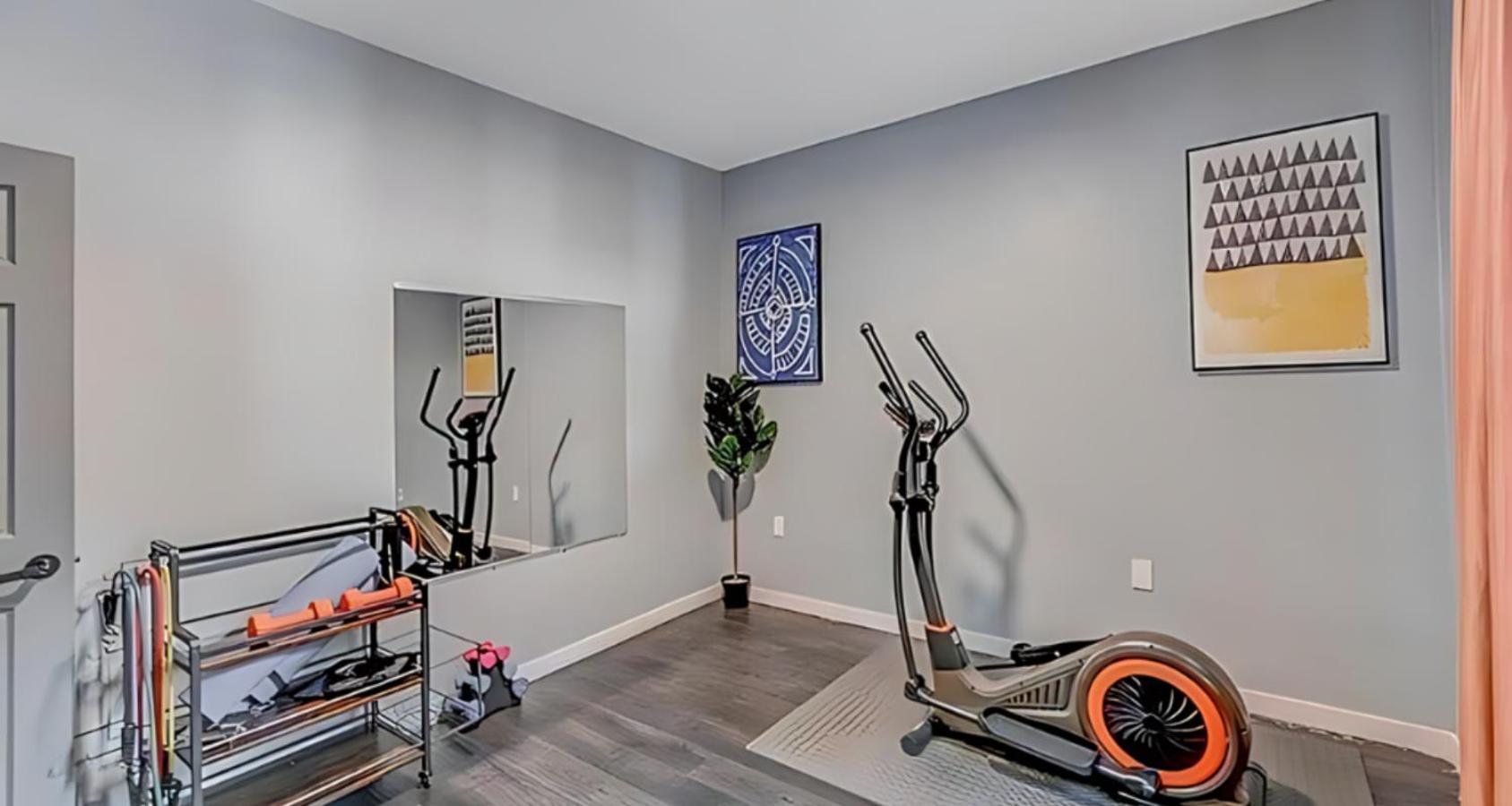 Peaceful Pocono Home With Hot Tub, Gym, & Office Long Pond Ngoại thất bức ảnh