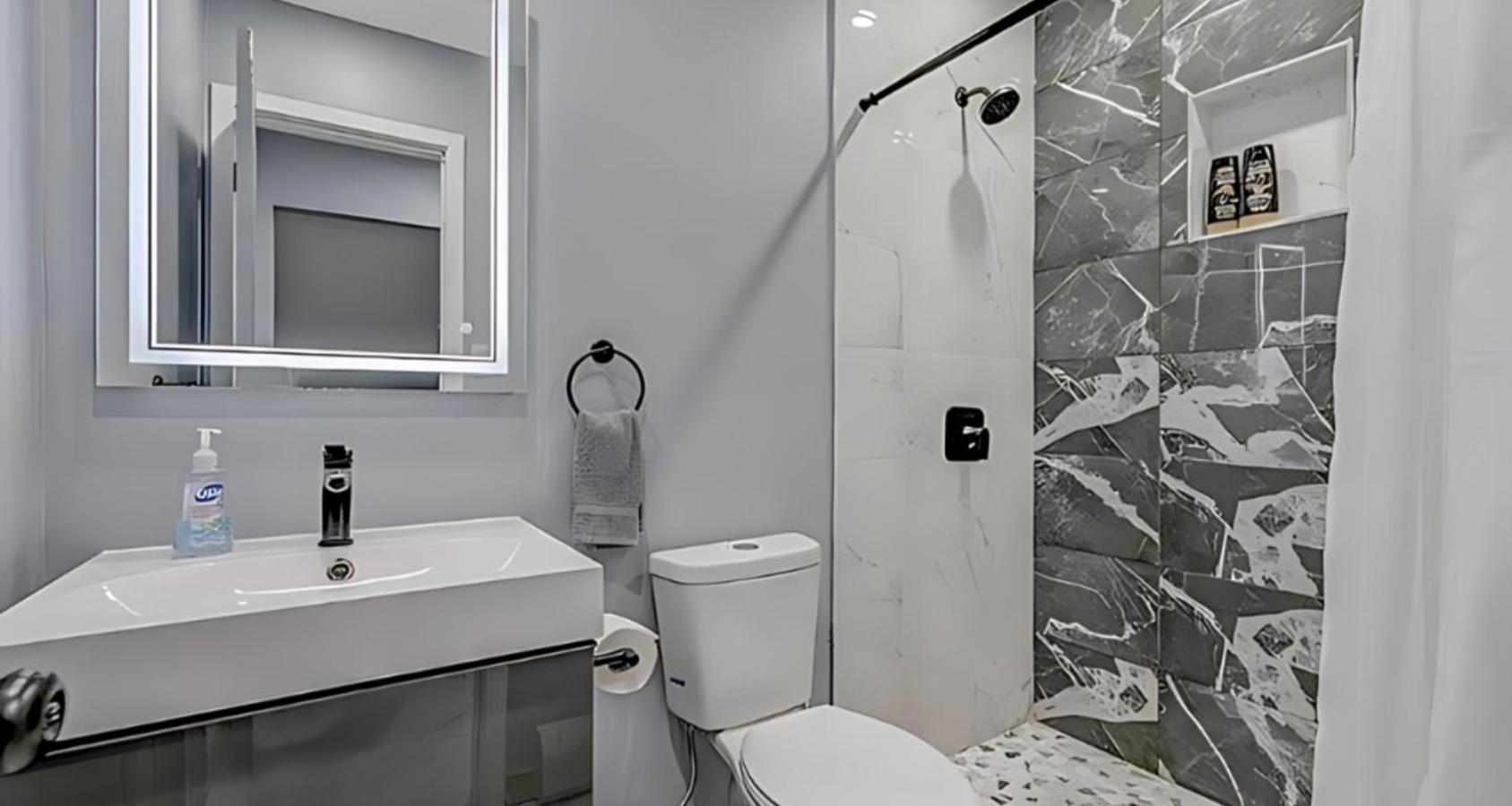 Peaceful Pocono Home With Hot Tub, Gym, & Office Long Pond Ngoại thất bức ảnh